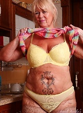 Mature women pics galleries are overfilled by older women sex pictures
