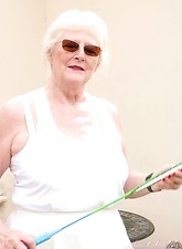 Sexy naked glasses granny showing off in her backyard