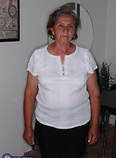 Amateur granny is XXX pictures with a younger pervert