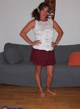 Amateur MILF giving a blowjob and getting her pussy banged