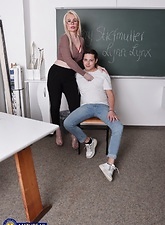 Student and a MILF getting frisky after the classes