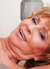 Gilf Loves Licking Young Pussy Pics