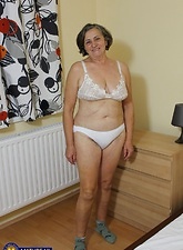 Mature Nude Hairy Pussy Solo Pics
