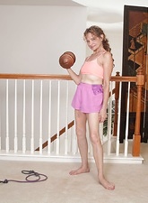 Flexible MILF Wide Open Pussy Play Pics