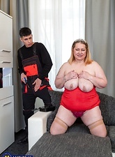 Plump GILF Posing With Her Saggy Tits Pics