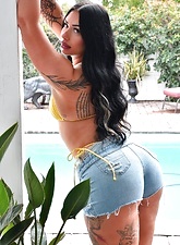 Outdoor Thong Pussy Flash Pictures