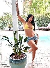 Outdoor Thong Pussy Flash Pictures