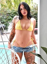 Outdoor Thong Pussy Flash Pictures