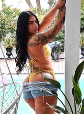 Outdoor Thong Pussy Flash Pictures