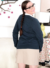 Curvy Brunette Big Tits Nude Pics