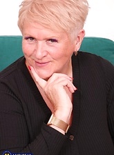 Mature Nude Photos Saggy Tits Shaved Pussy