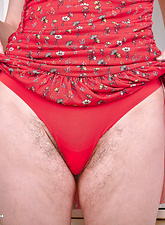 Milf Redhead Bush Tease Pics