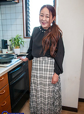 Naked Mature Woman Kitchen Tease Gallery