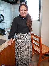 Naked Mature Woman Kitchen Tease Gallery