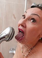 Mature Solo Bathtub Pics Saggy Tits Trimmed Bush
