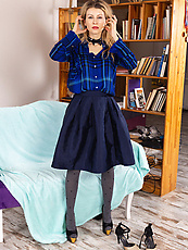 Naked babe solo tease with hairy pussy and natural tits on couch