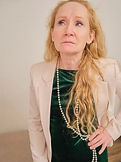 Mature MILF and young babe strip naked for raw threesome blowjob on couch